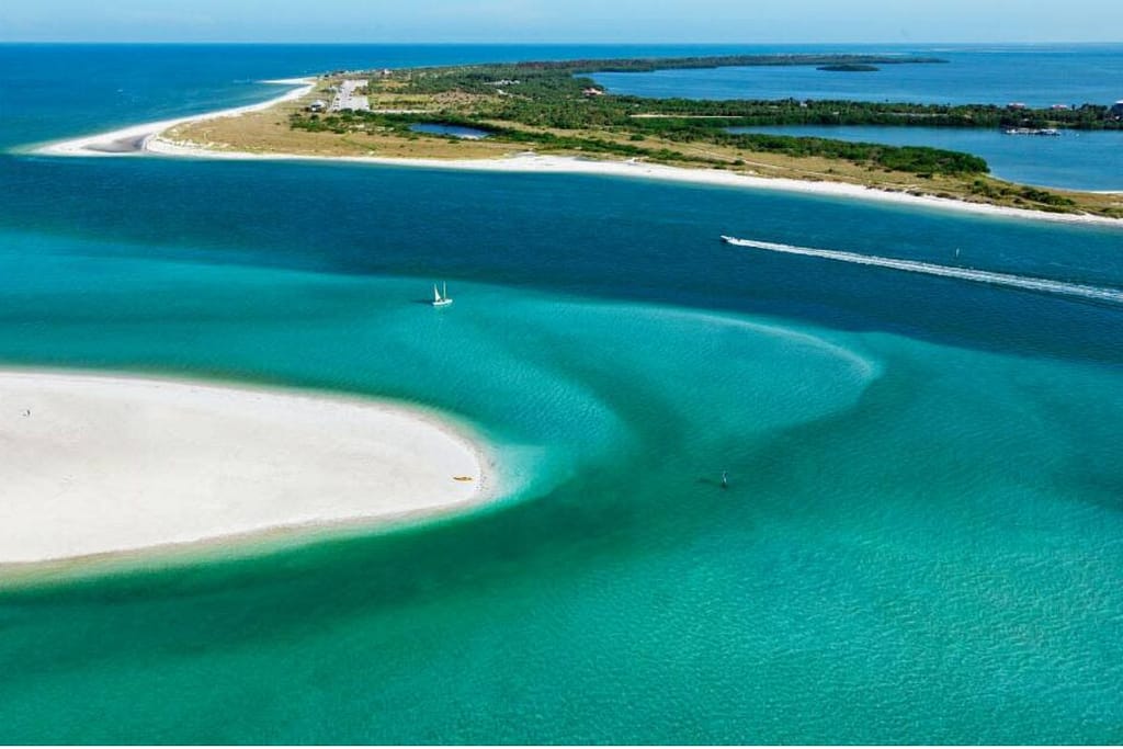 clearwater-nature-parks-family-beach-trails-1200x800 | Go With The Family Families exploring nature parks and beaches near Clearwater, Florida, with walking trails and calm water