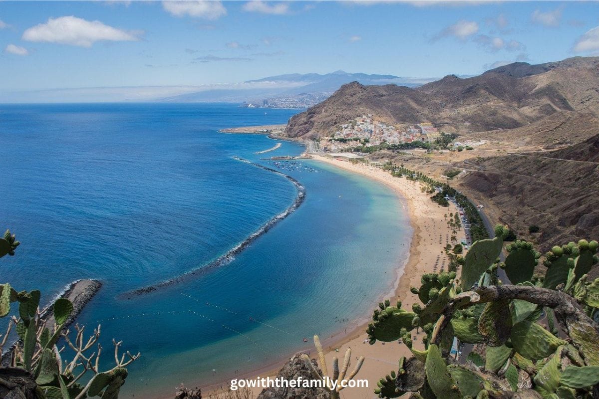 costa-blanca-family-beaches-spain | Go With The Family Costa Blanca coastline with family-friendly beaches and turquoise water in Spain