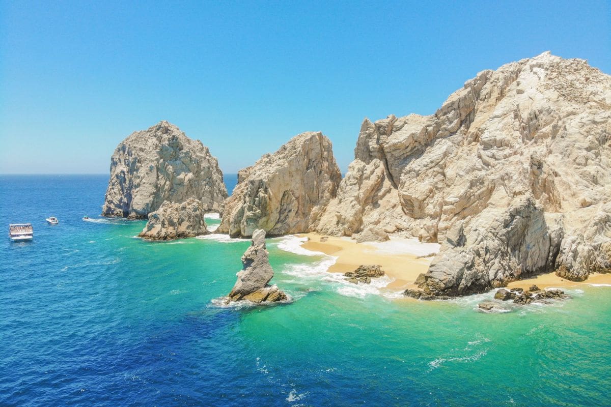 El Arco (Land's End), Los Cabos, Mexico | Go With The Family El Arco (Land's End) and the turquoise waters of Los Cabos, one of Mexico's most iconic family beach destinations.