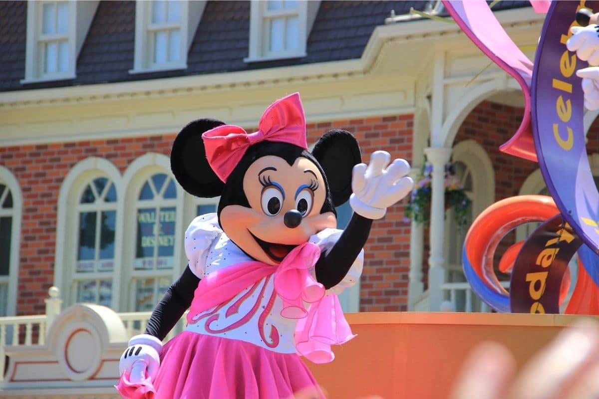 Minnie Mouse Waving Goodbye at Magic Kingdom | Go With The Family Minnie Mouse waving during a parade at Magic Kingdom in Walt Disney World, Florida.