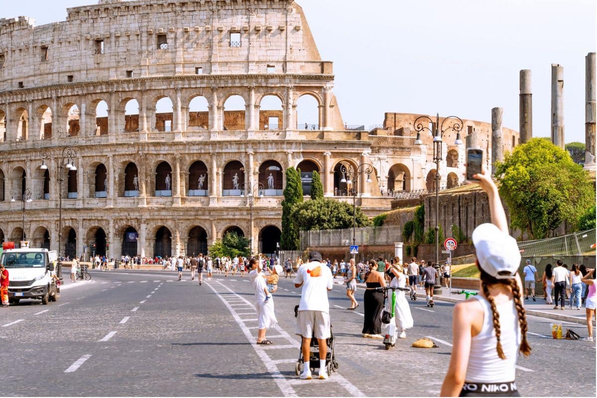 rome-colosseum-family-travel | Go With The Family Visitors walking toward the Colosseum in Rome, Italy, during a family sightseeing trip.