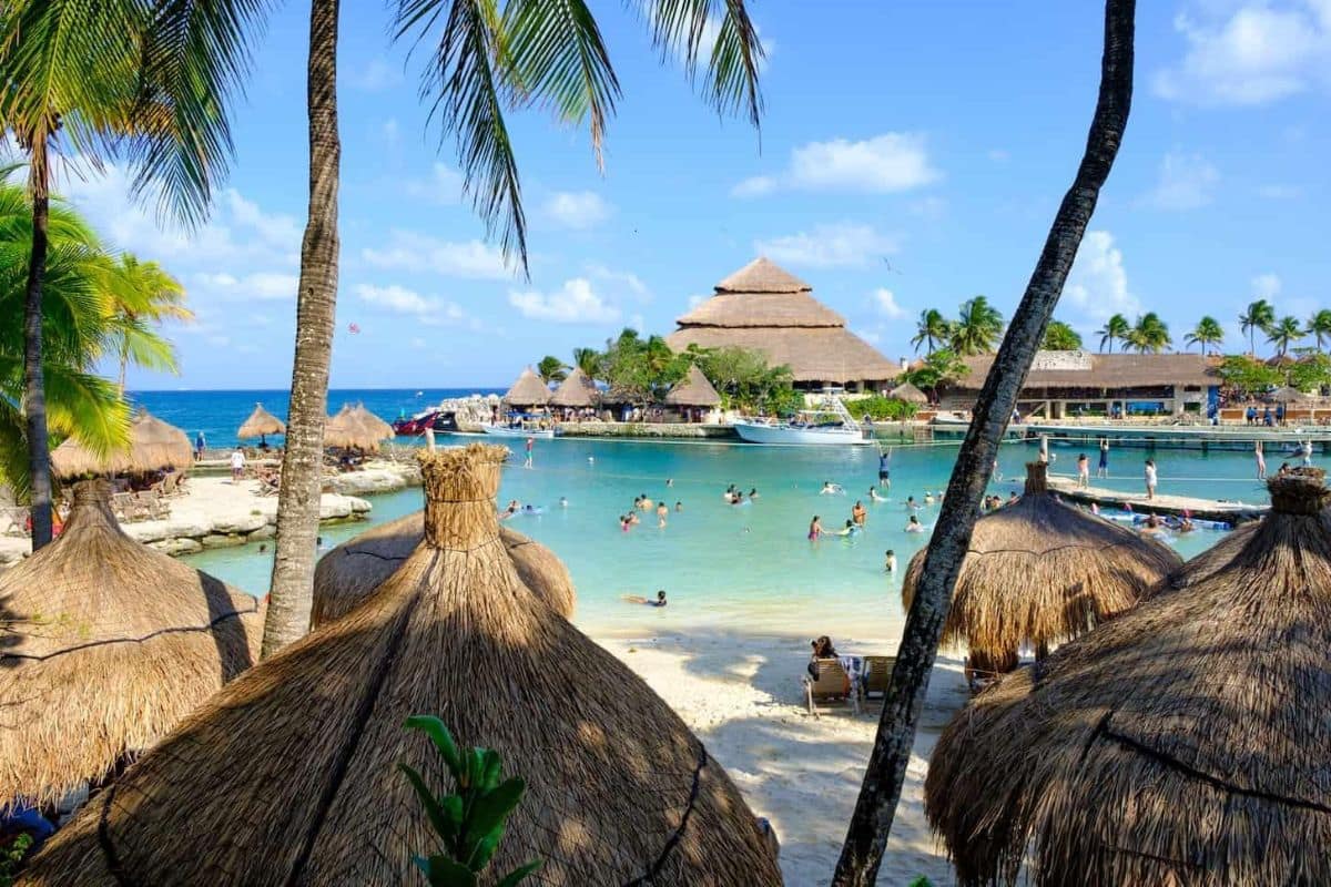 playa-del-carmen-beach-family-friendly-1200x800 | Go With The Family Playa del Carmen beach with palm trees, turquoise water, and families enjoying the shoreline