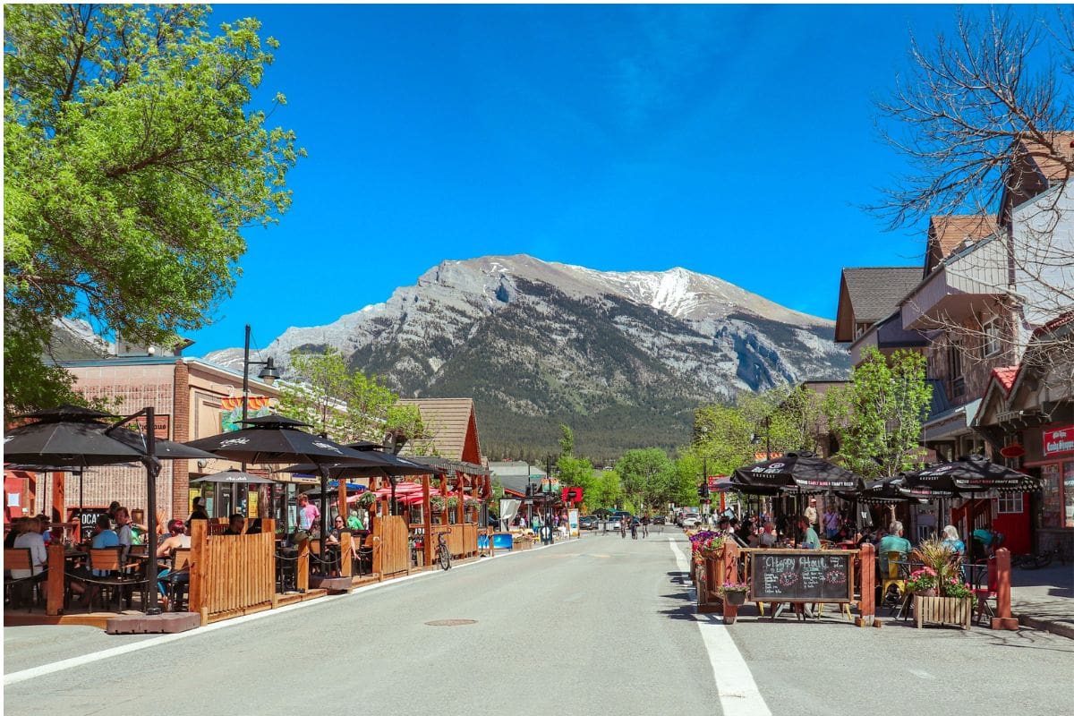Banff town with Cascade Mountain in the Canadian Rockies, Alberta | Go With The Family Banff town with Cascade Mountain in the Canadian Rockies, Alberta