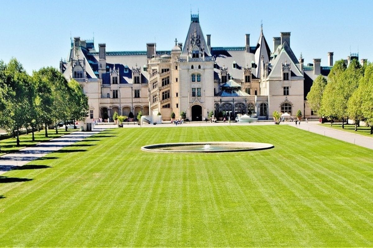 Biltmore Estate — Asheville, North Carolina | Go With The Family Biltmore Estate and its sweeping lawn in Asheville, North Carolina