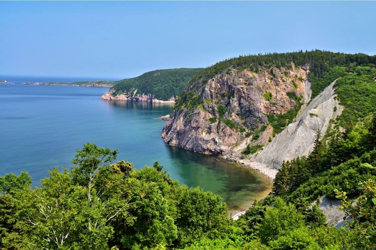Cape Breton Highlands National Park Coast | Go With The Family Rugged coastal cliffs and Atlantic Ocean in Cape Breton Highlands National Park, Nova Scotia