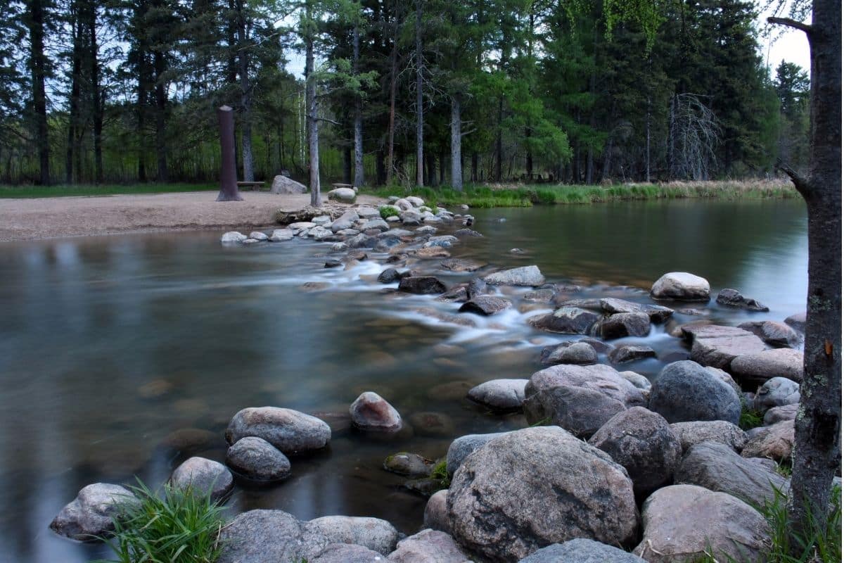 Mississippi River Headwaters at Lake Itasca | Go With The Family Mississippi River headwaters and rock crossing at Lake Itasca in Minnesota