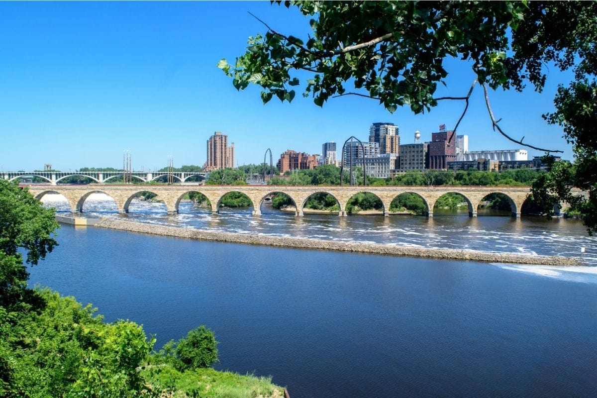 Stone Arch Bridge and Mississippi River, Minneapolis | Go With The Family Stone Arch Bridge crossing the Mississippi River in Minneapolis, Minnesota