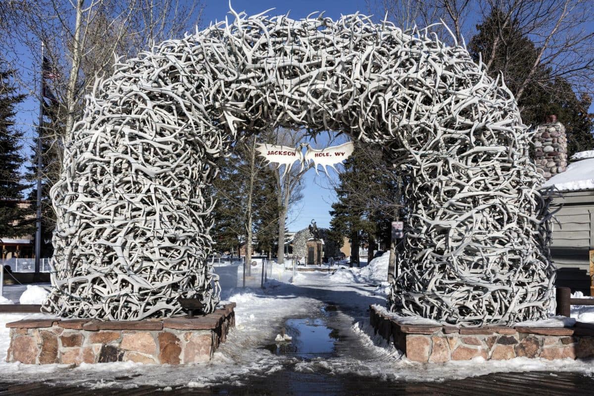 Elk Antler Arch in Jackson Town Square | Go With The Family Elk antler arch at Jackson Town Square on a winter day in Jackson, Wyoming