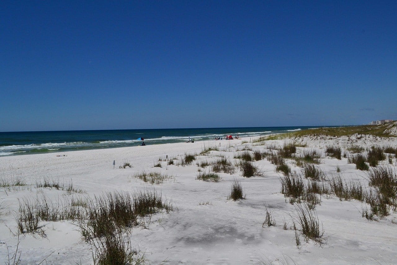 wide-white-sand-beach-along-the-florida-gulf-coast | Go With The Family Wide white sand beach along the Florida Gulf Coast