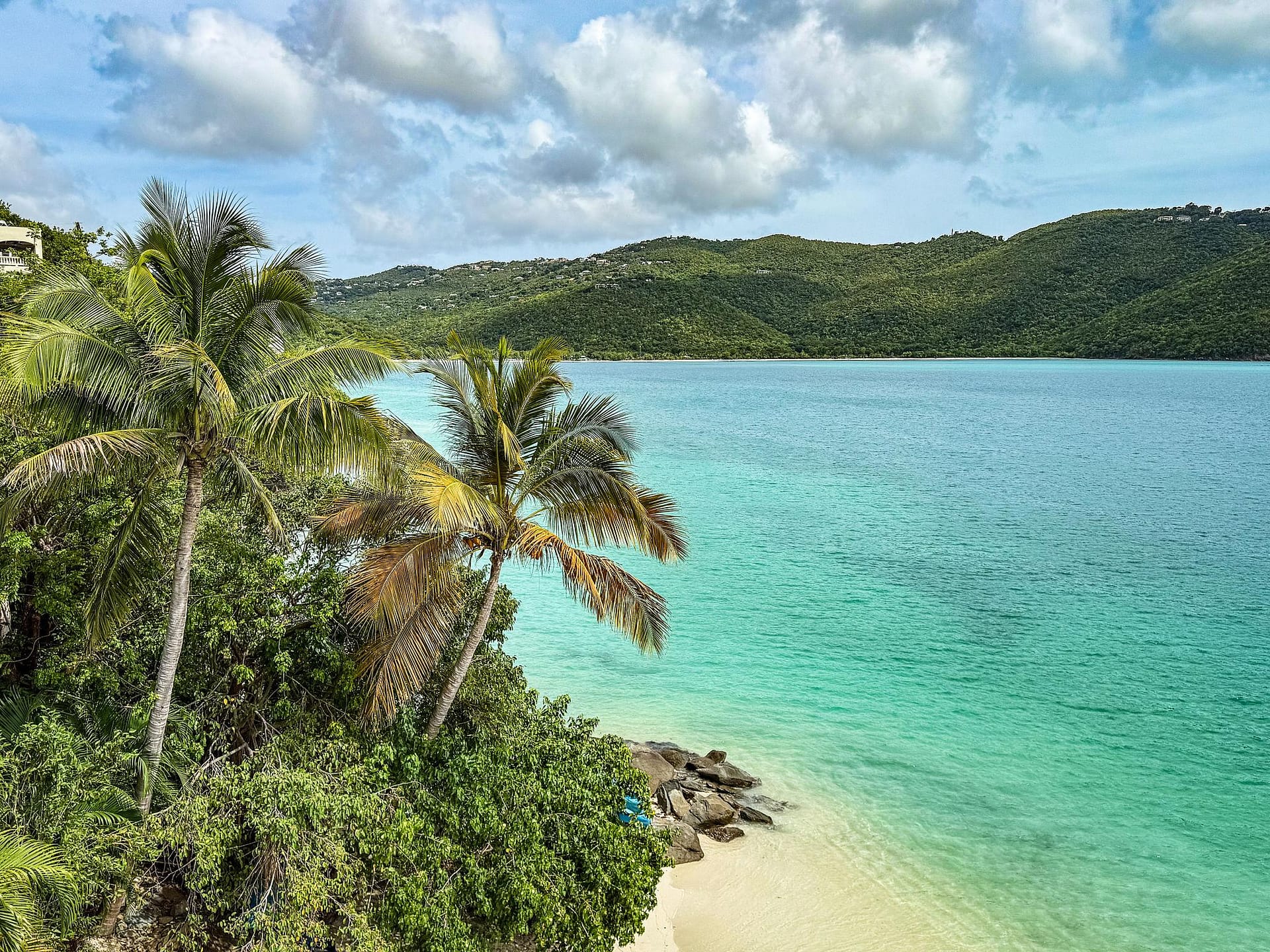 magens-bay-st-thomas | Go With The Family Magens Bay in St Thomas with calm turquoise water and a curved bay surrounded by green hills, ideal for families